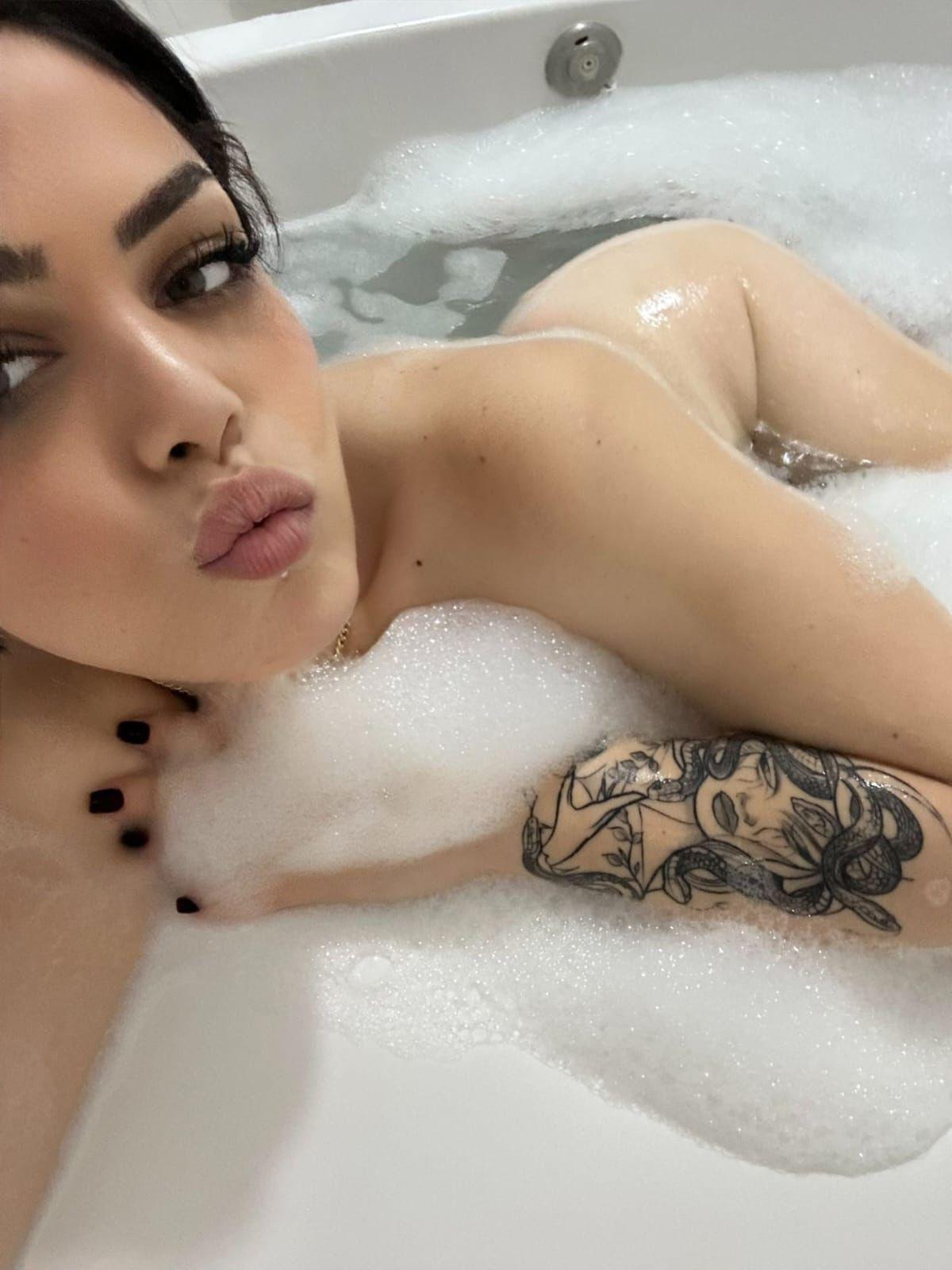 Kendi Evinde Görüşen İzmit Escort Bayanlar